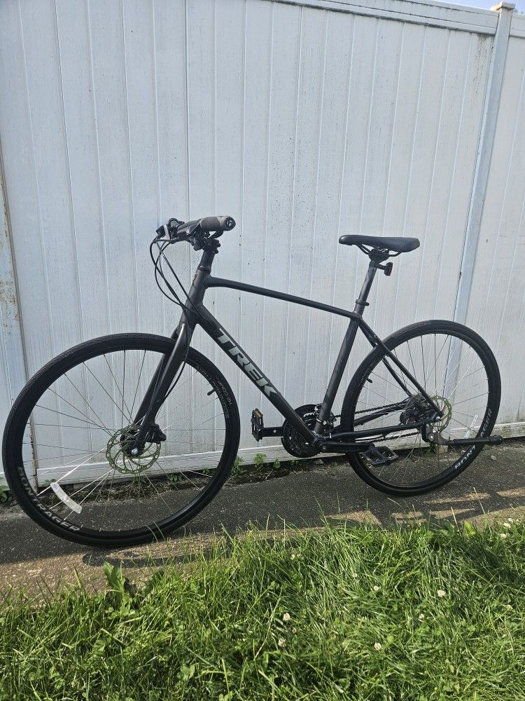 Trek FX 2 Hybrid Bike
