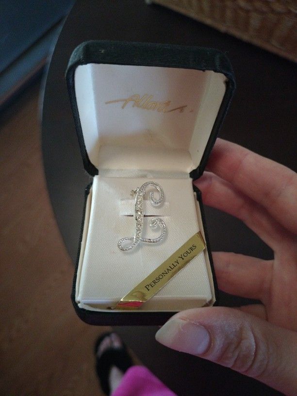 'L' Initial Brooch
