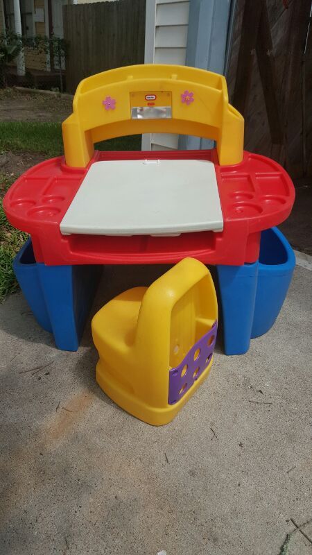 Kids play desk and activity center