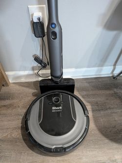 Shark ION Robot vacuum with handheld vacuum wand