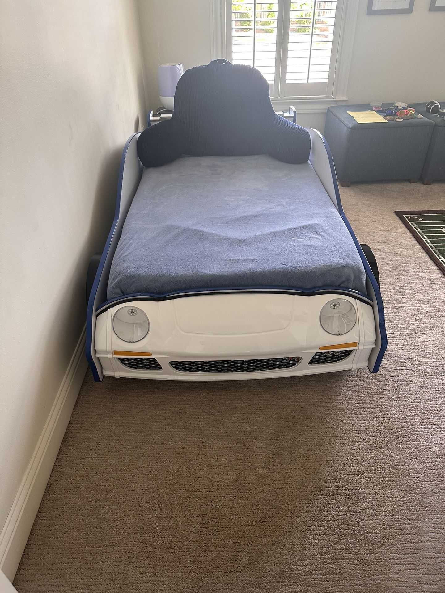 Twin Police Car Bed in Excellent Condition (OBO/Price Negotiable)
