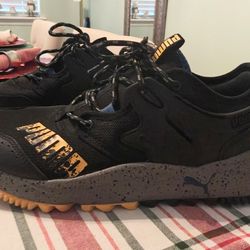 NEW Men's PUMA Sneakers Size 11