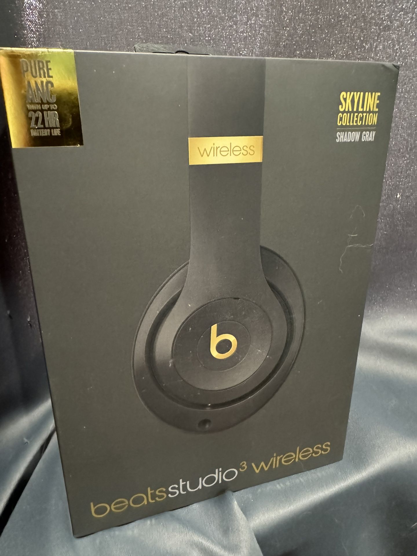 Beats Studio3 Wireless Headphones - Shadow Gray W Case