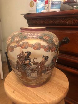 Vintage Japanese vase