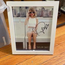 Celebrity Taylor Swift Signed Photograph Framed! 