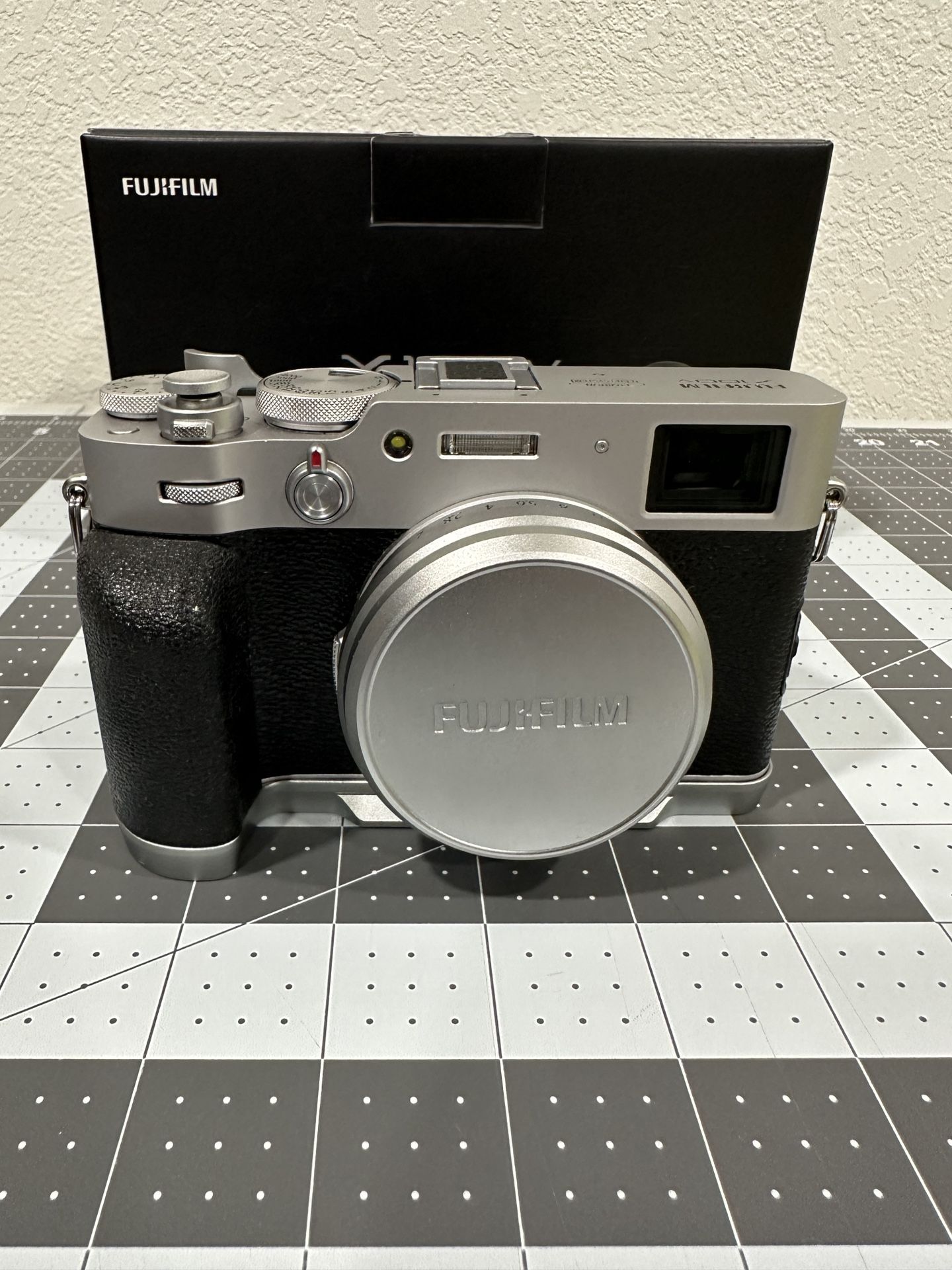 Fujifilm x100v - Silver With Accessories