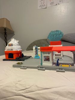 Hot wheels gas station and ice cream track