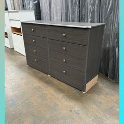 8 drawers dresser / Eight drawers dresser