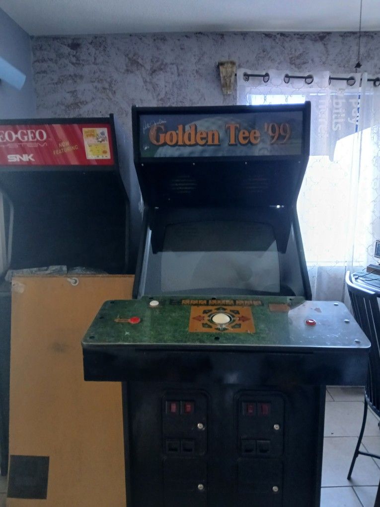 Golden Tee 99. Arcade Game
