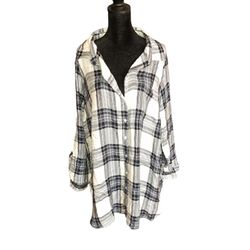 Nwot Size 2XL
Velvet Heart plaid button down shirt