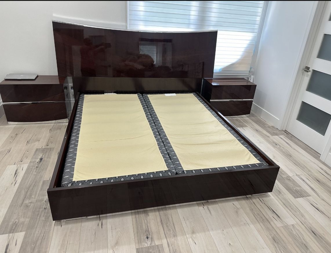 MODERN/CONTEMPORARY BEDROOM SET