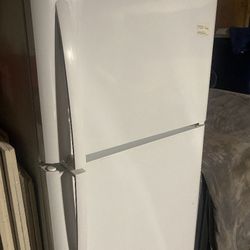 Fridge/Freezer in good working Condition 