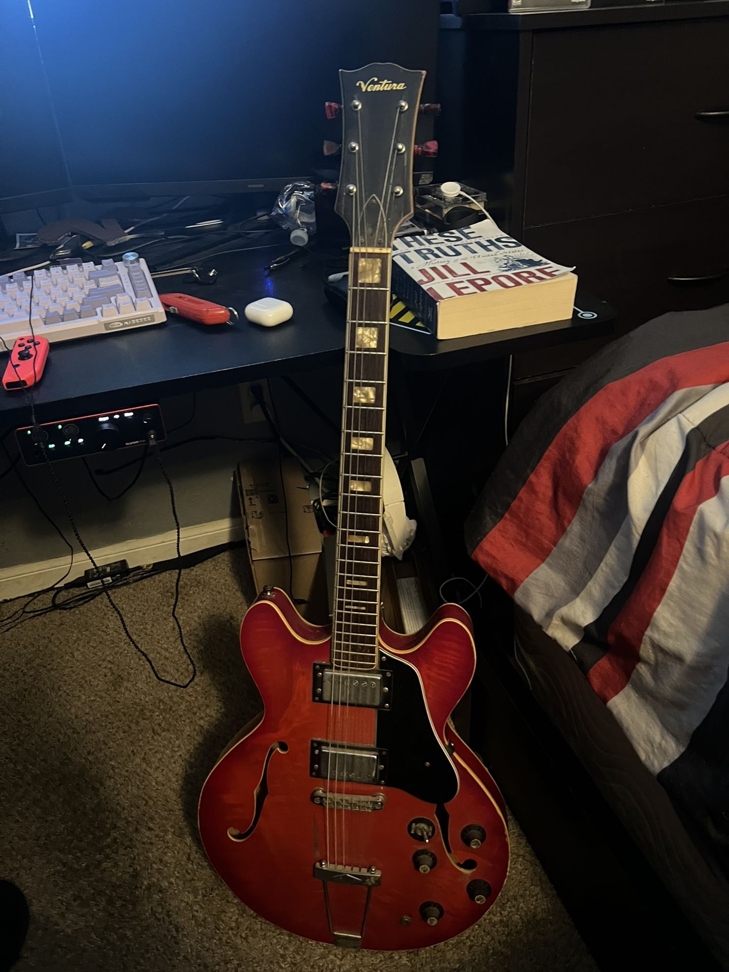 Ventura Semi-Hollow Electric Guitar
