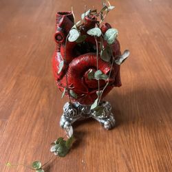 String Of Hearts In Realistic  Heart Planter 