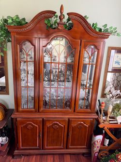 China Cabinet/Hutch