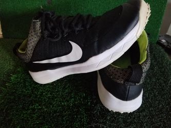 Used golf shoes/cleats mens size 10.5