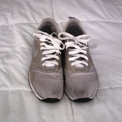 NiKE AIR Size 9.5