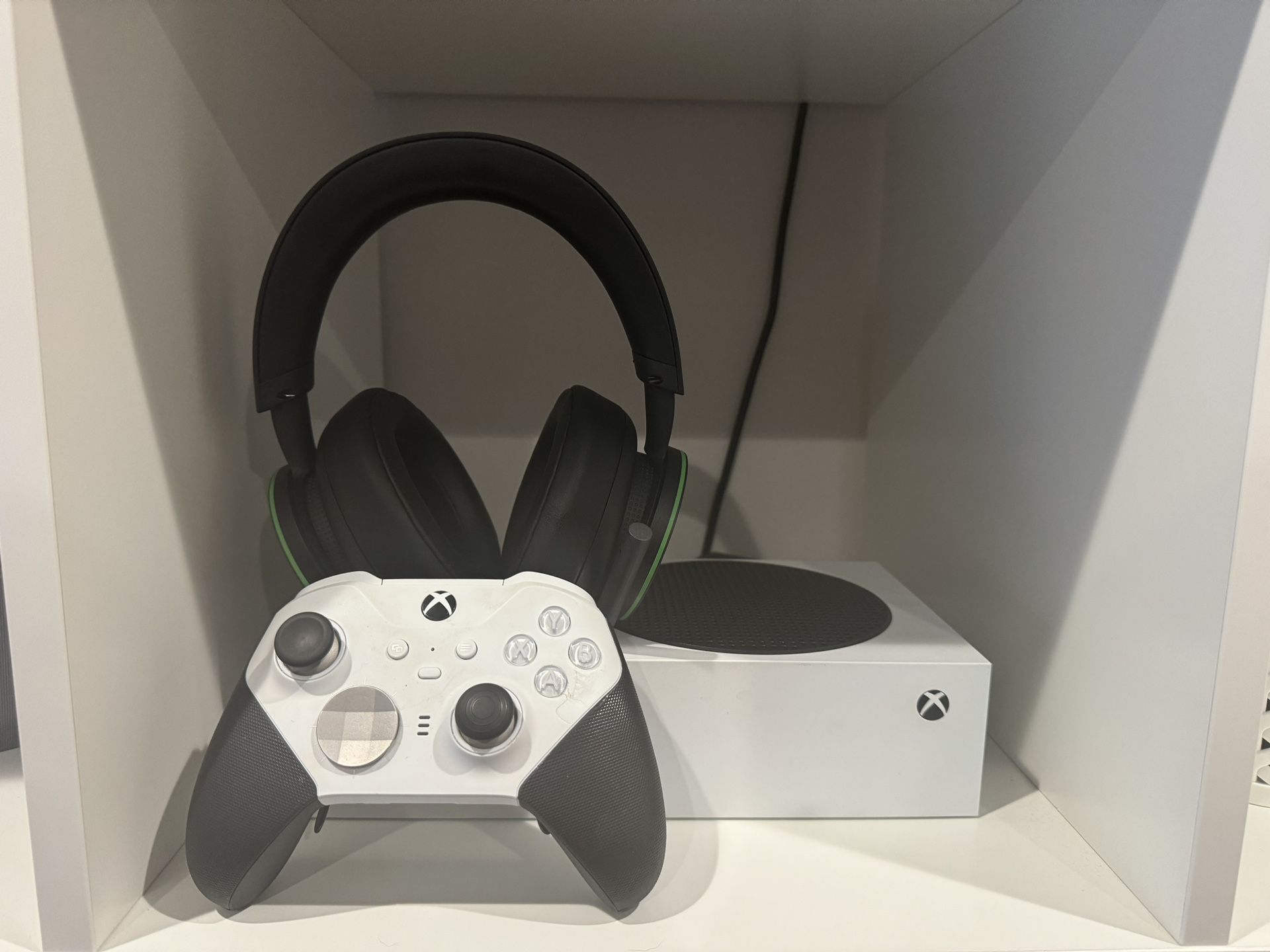 Xbox Series S, Xbox Elite Controller Series 2, Xbox Wireless Headset