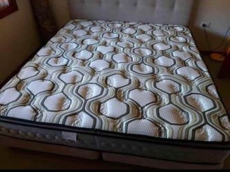 For sale ♥️ King Size Mattress  & Box spring : Needs Gone For Sale