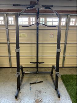 Squat rack with pulley system