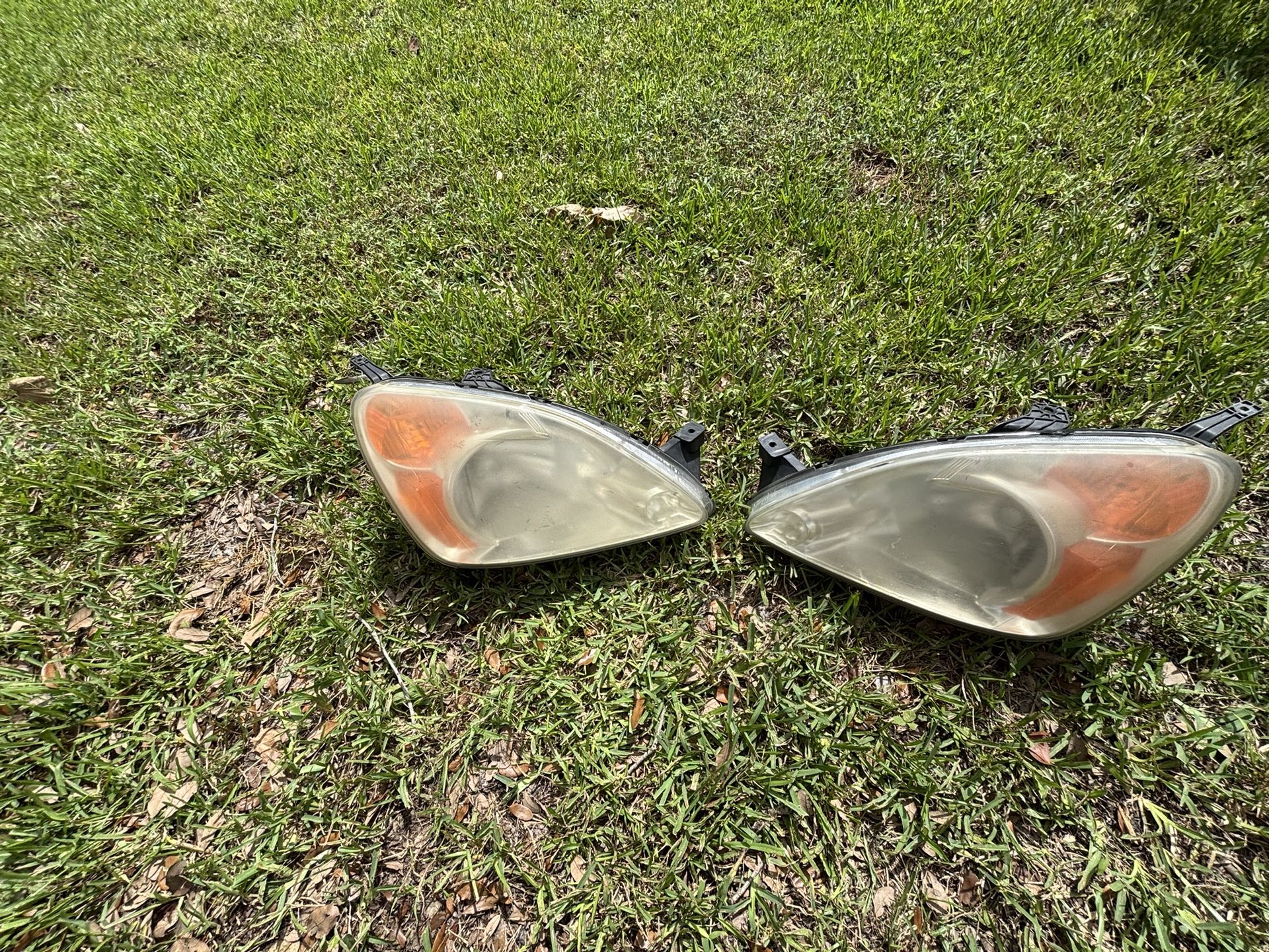 Honda CRV Headlight Assemblies