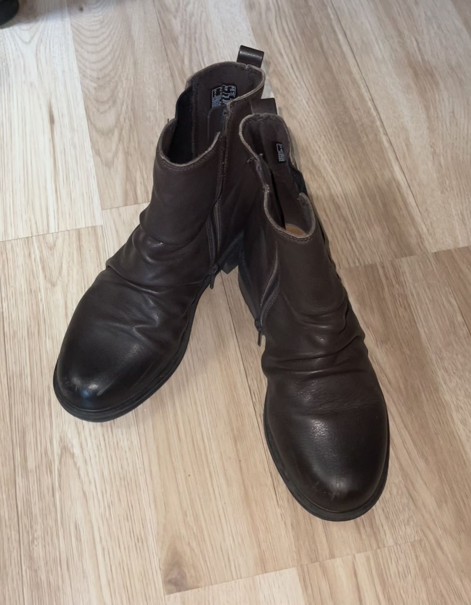 Clarks Women’s Leather Zipper Chelsea Boots