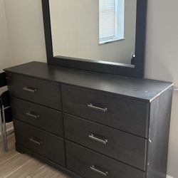 Dresser w/ Mirror