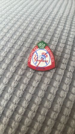 Commemorative! New York Yankees Lapel Pin 1950 World Series Baseball Fan Gift Chase Bank