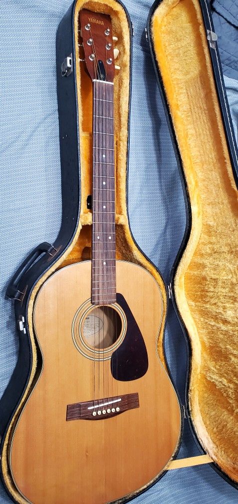 Yamaha FG-325 Guitar