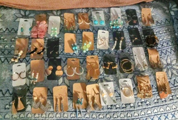 Ladies Earrings Lot (36 Pairs)
