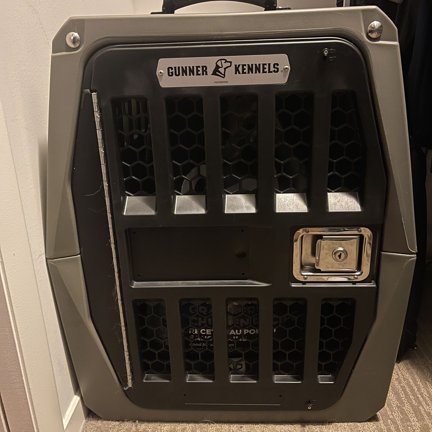 Kennel Pet Carrier, 40 Inch for Sale in Augusta, GA - OfferUp