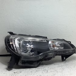 2012 2016 Subaru BRZ right HID headlight (1BB)