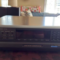 Compact Disk Changer, 5 disc capacity