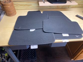 Brand new 2018-2020 Volvo XC 40 factory floor mats