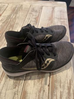 Saucony women’s tennis shoes size 9.5