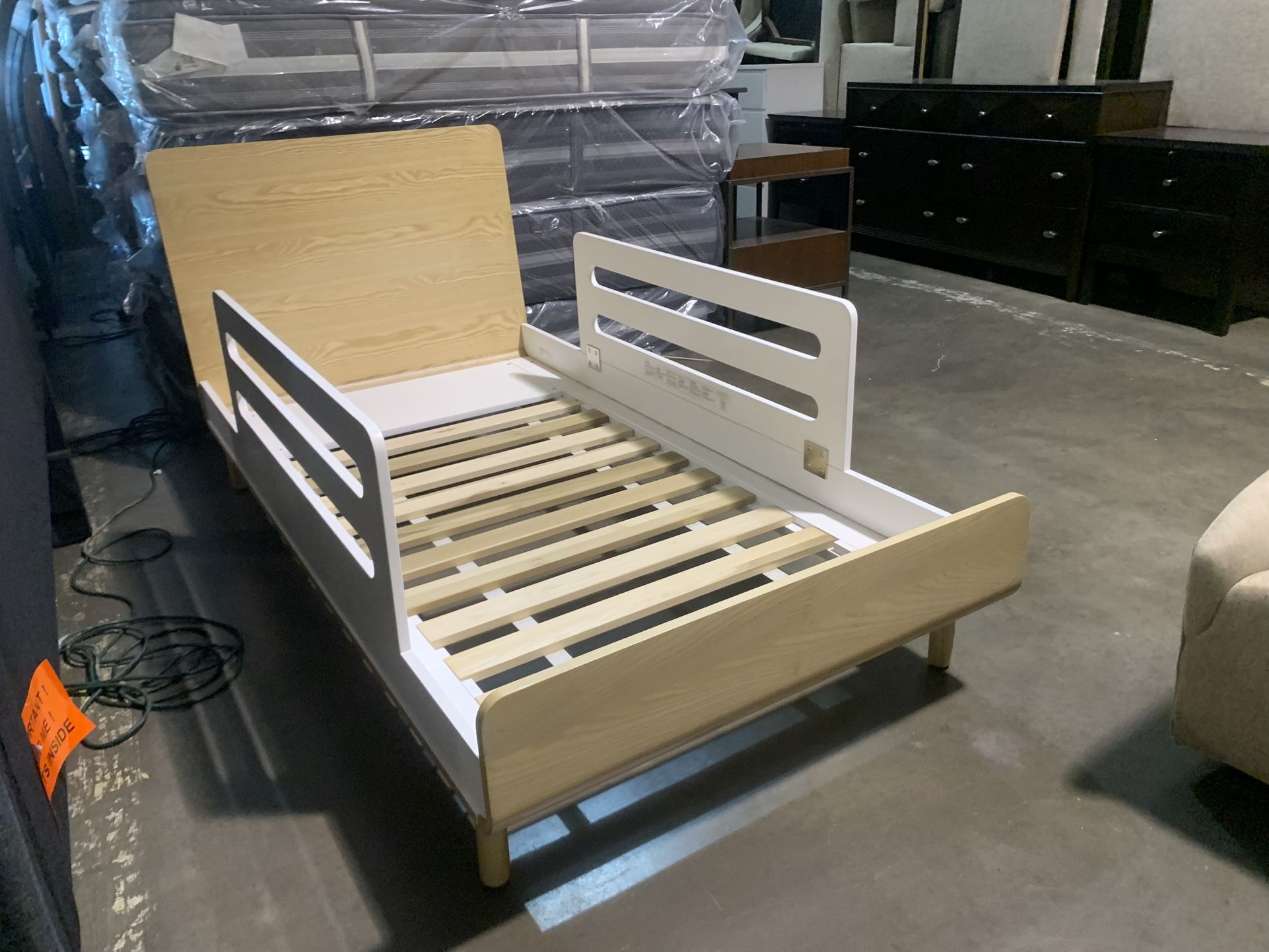 Twin Bed 🦖