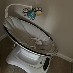 4moms MamaRoo Multi-Motion Baby Swing, Bluetooth Enabled with 5 Unique Motions