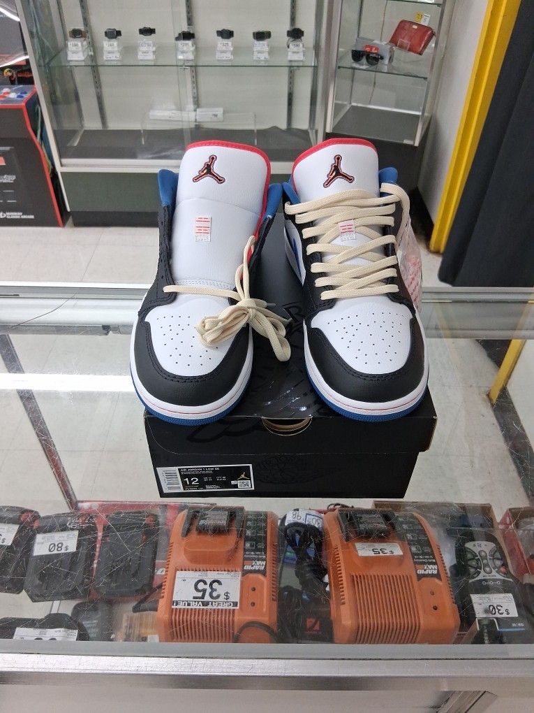 AIR JORDAN 1 LOW SE SIZE 12 $121