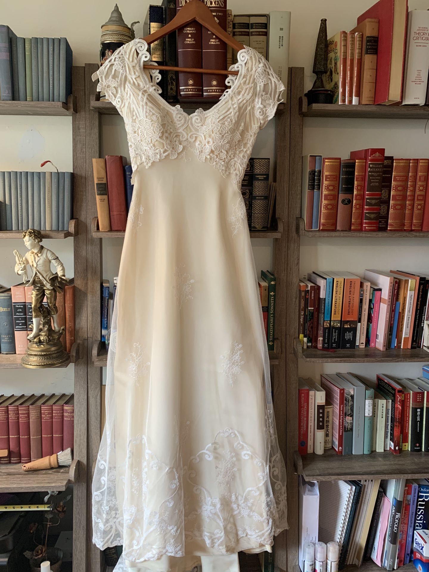 Lazaro wedding dress size 0/2