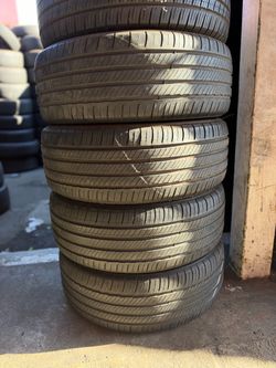 215/55/17 Michelin Tires con 80% de vida las 4
