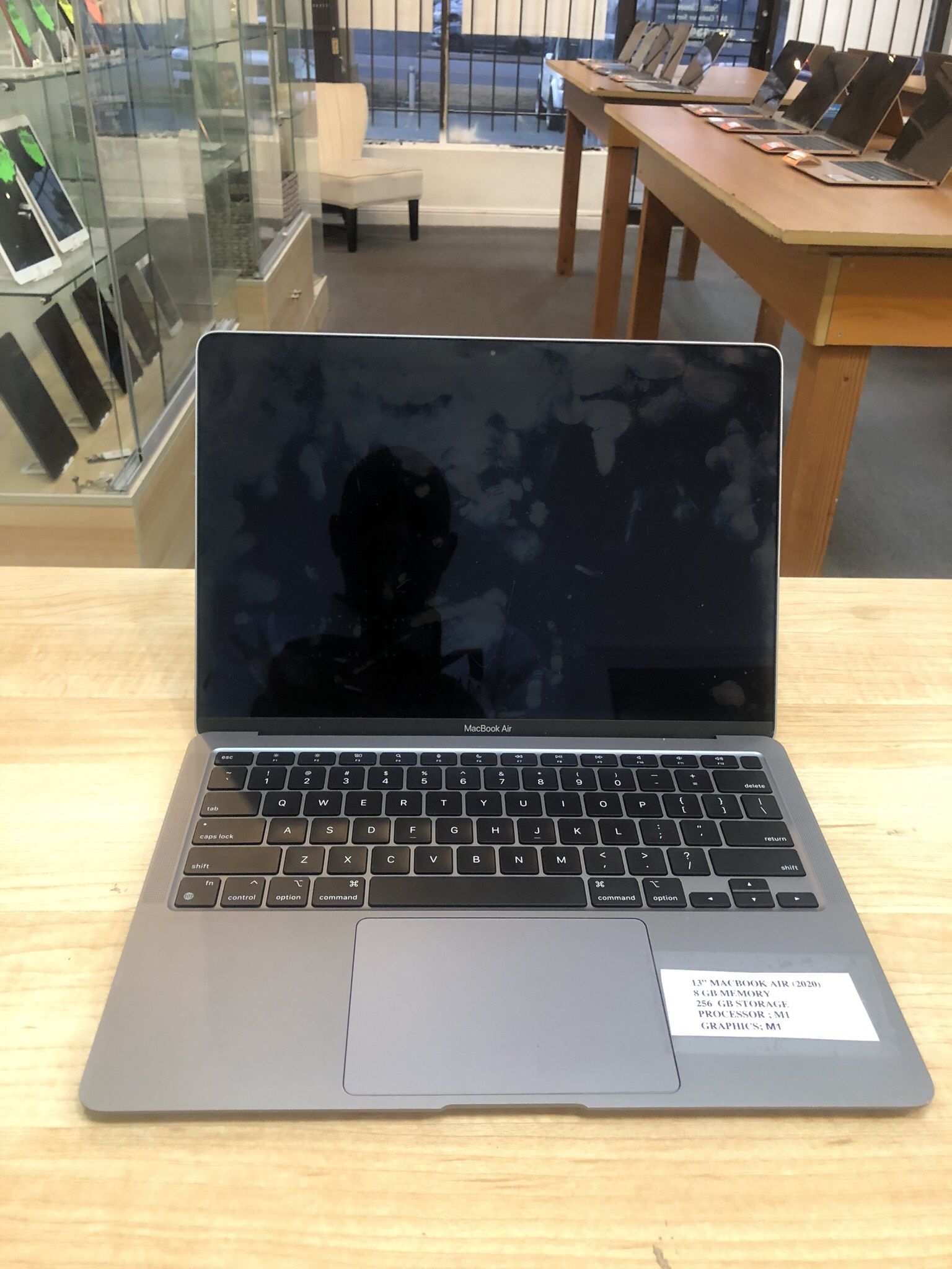 (2020) 13” MACBOOK PRO TOUCHBAR / 1 TB SSD / 16 GB Memory