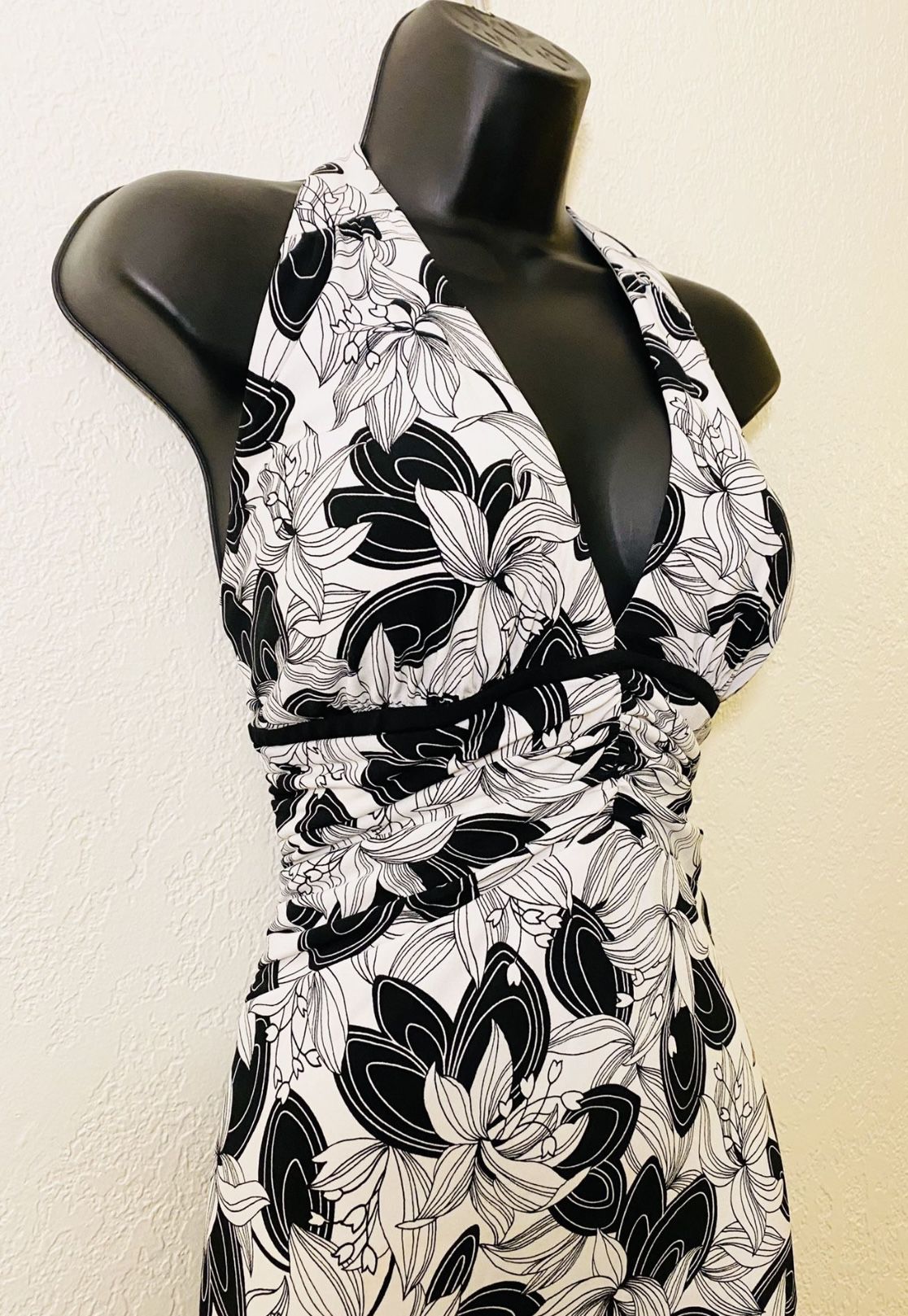 WHITE House | BLACK Market, White & Black Floral Halter Dress, Size 8