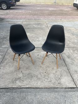 2 black chairs