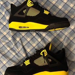 Jordan 4 Retro thunder 