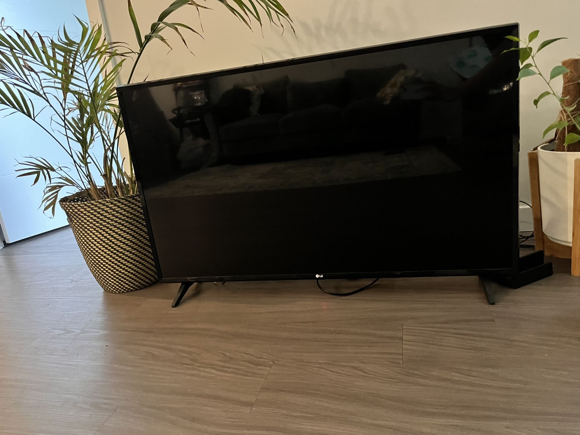 LG TV UK6090PUA 4K HDR Smart LED UHD TV - 43" Classes