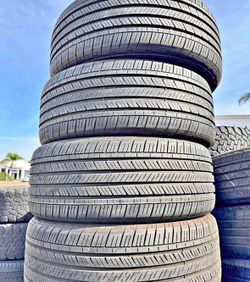 215/55/17 Goodyear set de Tires xon 80% de vida las 4