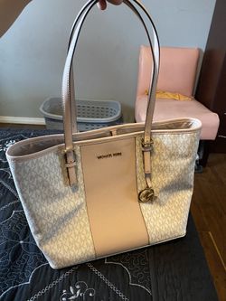 Micheal Kors Purse