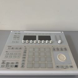 🎛 Native Instruments Maschine Studio – Pro Beat Production Controller