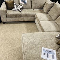 Stylish Reversing Chaise Sectional!