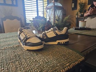LV TRAINER WHITE BLACK